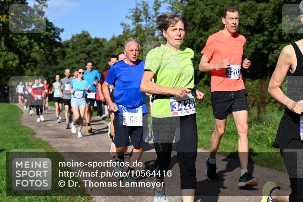 27.09.2026 - 35. Volkslauf durch das schöne Alstertal Dr. Thomas Lammeyer http://msf.ph/oto/10564416 27.09.2026 10:35:12 Laufen 3065, 3428, 3203 meine-sportfotos.de