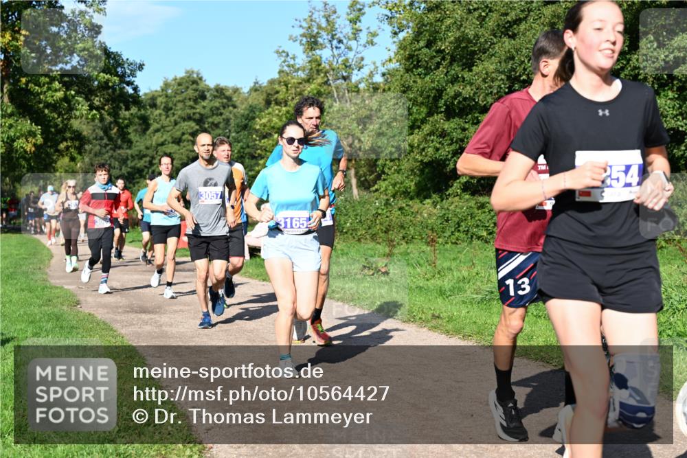 27.09.2026 - 35. Volkslauf durch das schöne Alstertal Dr. Thomas Lammeyer http://msf.ph/oto/10564427 27.09.2026 10:35:14 Laufen 13057, 3165, 13, 254 meine-sportfotos.de