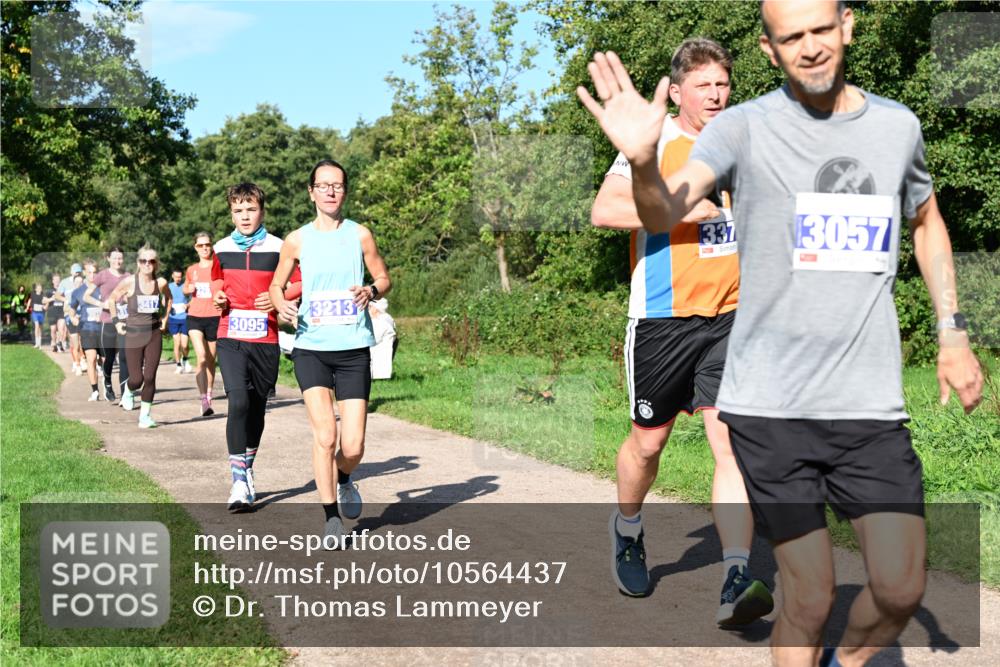 27.09.2026 - 35. Volkslauf durch das schöne Alstertal Dr. Thomas Lammeyer http://msf.ph/oto/10564437 27.09.2026 10:35:16 Laufen 3417, 3095, 3213, 1337, 3057 meine-sportfotos.de