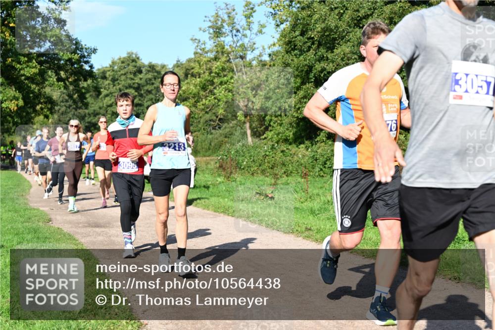 27.09.2026 - 35. Volkslauf durch das schöne Alstertal Dr. Thomas Lammeyer http://msf.ph/oto/10564438 27.09.2026 10:35:16 Laufen 3095, 3213, 76, 3057 meine-sportfotos.de