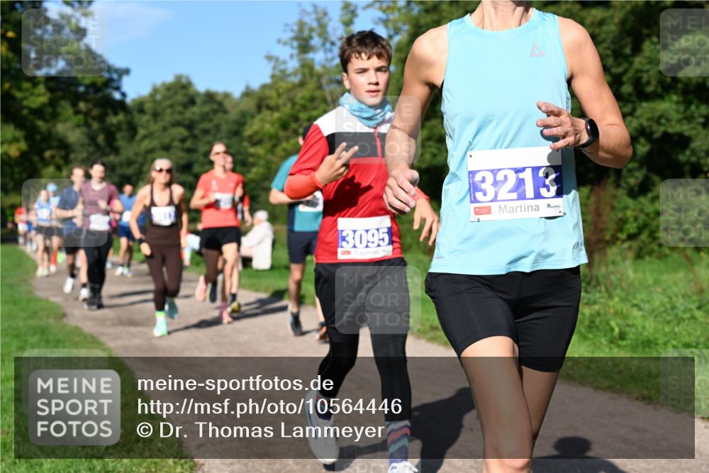 27.09.2026 - 35. Volkslauf durch das schöne Alstertal Dr. Thomas Lammeyer http://msf.ph/oto/10564446 27.09.2026 10:35:18 Laufen 3095, 3213 meine-sportfotos.de