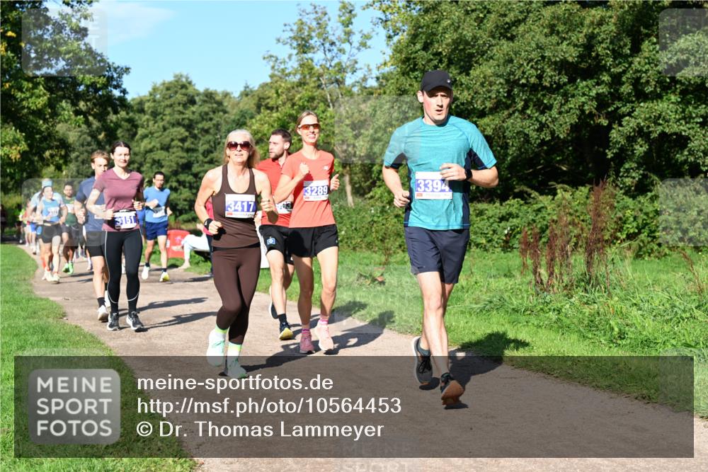 27.09.2026 - 35. Volkslauf durch das schöne Alstertal Dr. Thomas Lammeyer http://msf.ph/oto/10564453 27.09.2026 10:35:19 Laufen 13289, 3417, 3151, 3394 meine-sportfotos.de