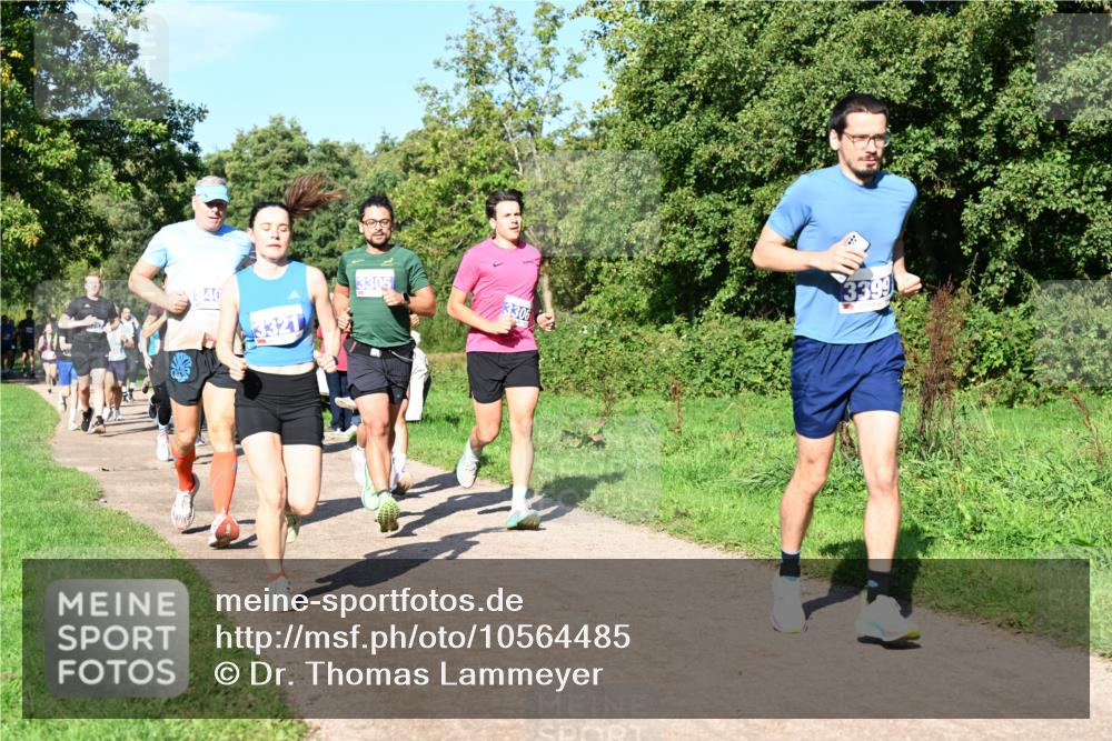 27.09.2026 - 35. Volkslauf durch das schöne Alstertal Dr. Thomas Lammeyer http://msf.ph/oto/10564485 27.09.2026 10:35:24 Laufen 3305, 340, 3306, 3399 meine-sportfotos.de