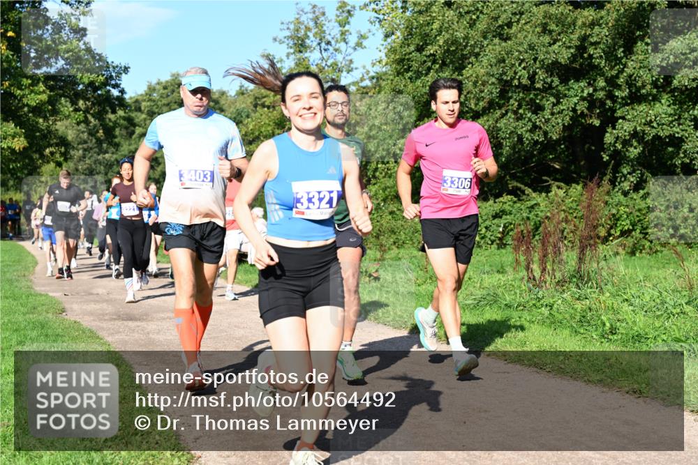 27.09.2026 - 35. Volkslauf durch das schöne Alstertal Dr. Thomas Lammeyer http://msf.ph/oto/10564492 27.09.2026 10:35:25 Laufen 2321, 3403, 3321, 3306 meine-sportfotos.de