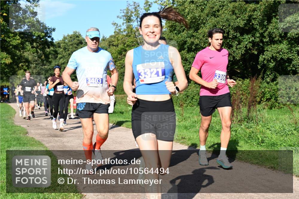 27.09.2026 - 35. Volkslauf durch das schöne Alstertal Dr. Thomas Lammeyer http://msf.ph/oto/10564494 27.09.2026 10:35:25 Laufen 13403, 3221, 3321, 3306 meine-sportfotos.de