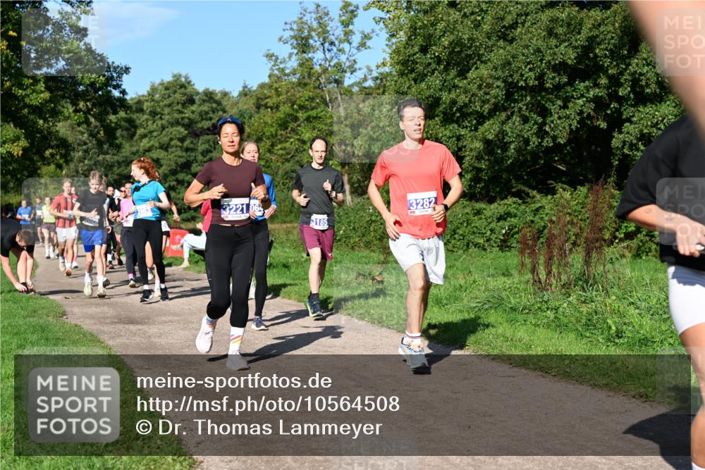 27.09.2026 - 35. Volkslauf durch das schöne Alstertal Dr. Thomas Lammeyer http://msf.ph/oto/10564508 27.09.2026 10:35:27 Laufen 3221, 3185, 3282 meine-sportfotos.de