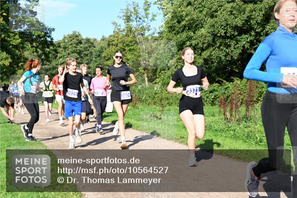 27.09.2026 - 35. Volkslauf durch das schöne Alstertal Dr. Thomas Lammeyer http://msf.ph/oto/10564527 27.09.2026 10:35:30 Laufen 398, 3025, 3198, 3371, 3026 meine-sportfotos.de