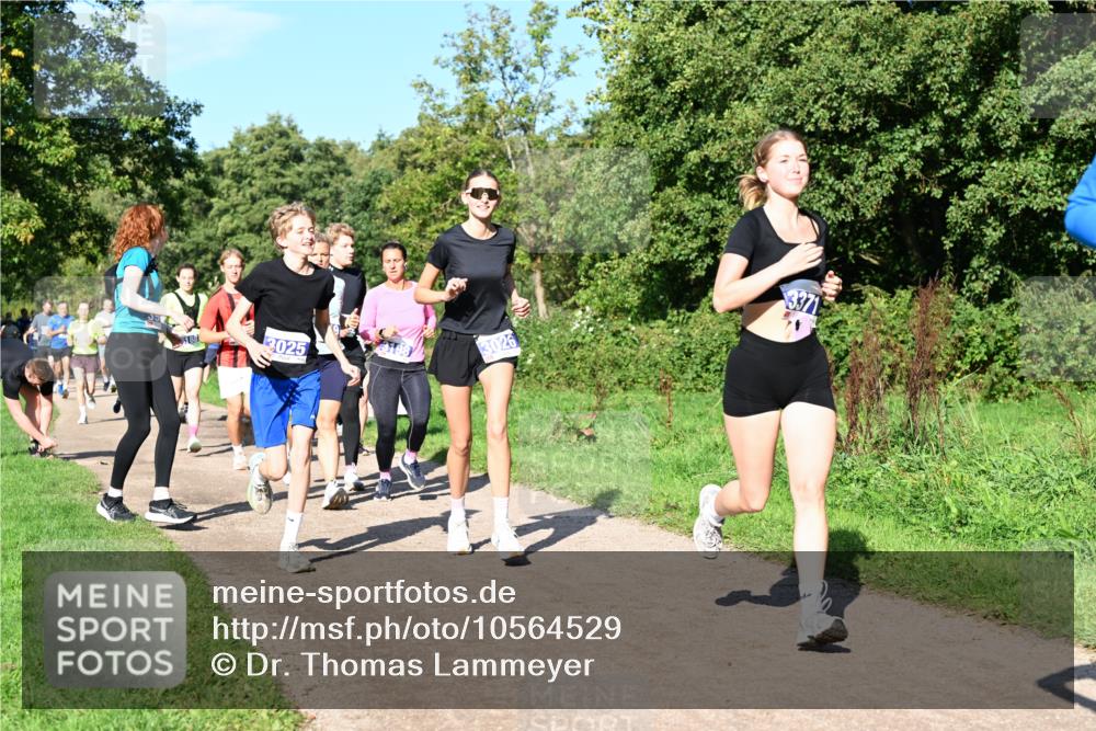 27.09.2026 - 35. Volkslauf durch das schöne Alstertal Dr. Thomas Lammeyer http://msf.ph/oto/10564529 27.09.2026 10:35:30 Laufen 88, 3025, 3026, 3371 meine-sportfotos.de