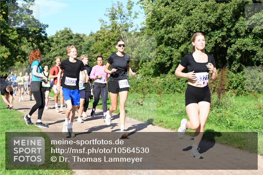27.09.2026 - 35. Volkslauf durch das schöne Alstertal Dr. Thomas Lammeyer http://msf.ph/oto/10564530 27.09.2026 10:35:30 Laufen 3025, 3026 meine-sportfotos.de