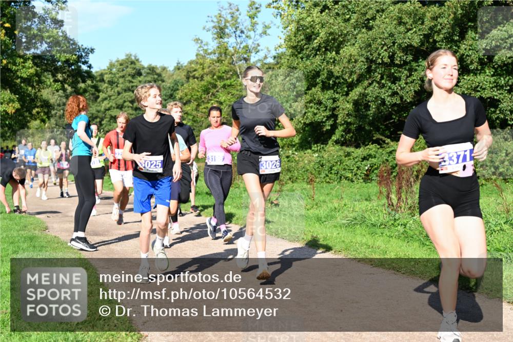 27.09.2026 - 35. Volkslauf durch das schöne Alstertal Dr. Thomas Lammeyer http://msf.ph/oto/10564532 27.09.2026 10:35:31 Laufen 3198, 3025, 3026, 3371 meine-sportfotos.de