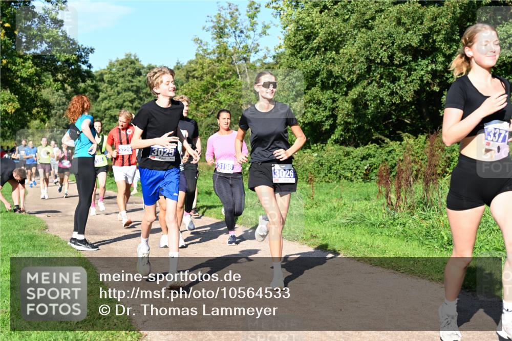 27.09.2026 - 35. Volkslauf durch das schöne Alstertal Dr. Thomas Lammeyer http://msf.ph/oto/10564533 27.09.2026 10:35:31 Laufen 3229, 3025, 3198, 3026, 13371 meine-sportfotos.de