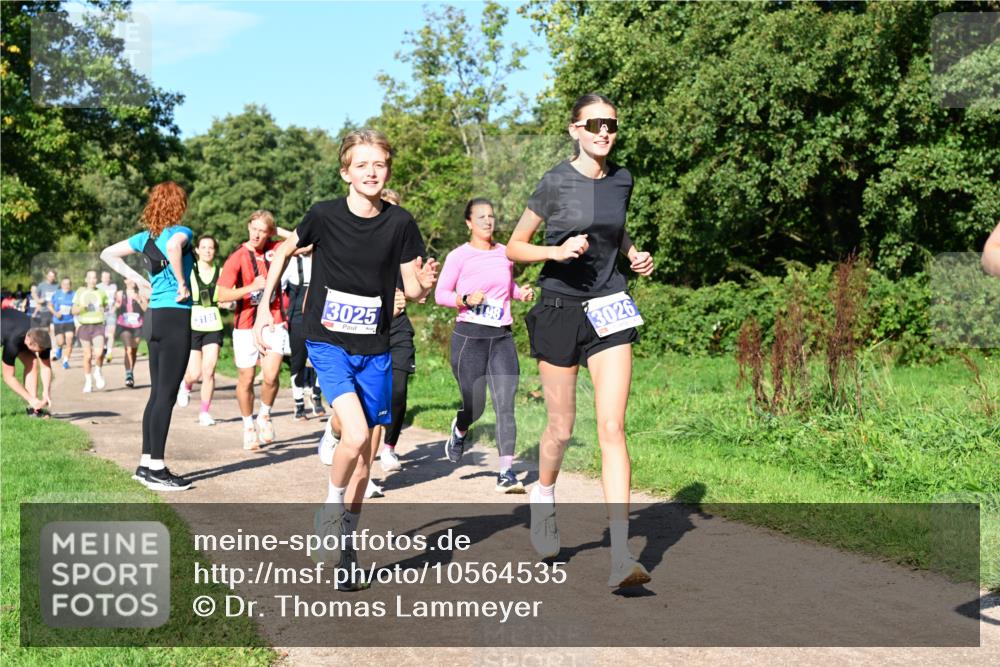 27.09.2026 - 35. Volkslauf durch das schöne Alstertal Dr. Thomas Lammeyer http://msf.ph/oto/10564535 27.09.2026 10:35:31 Laufen 3025, 3026 meine-sportfotos.de