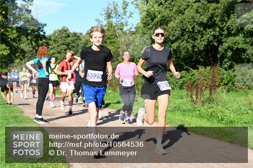 27.09.2026 - 35. Volkslauf durch das schöne Alstertal Dr. Thomas Lammeyer http://msf.ph/oto/10564536 27.09.2026 10:35:31 Laufen 3025, 3198, 3026 meine-sportfotos.de