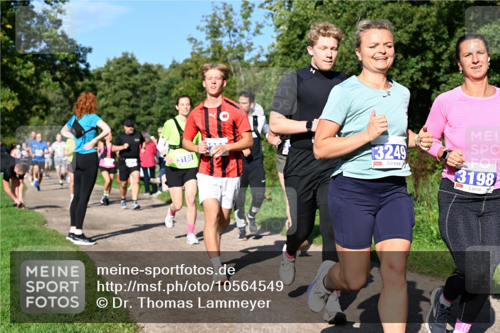 27.09.2026 - 35. Volkslauf durch das schöne Alstertal Dr. Thomas Lammeyer http://msf.ph/oto/10564549 27.09.2026 10:35:33 Laufen 3188, 10, 3249, 3198 meine-sportfotos.de