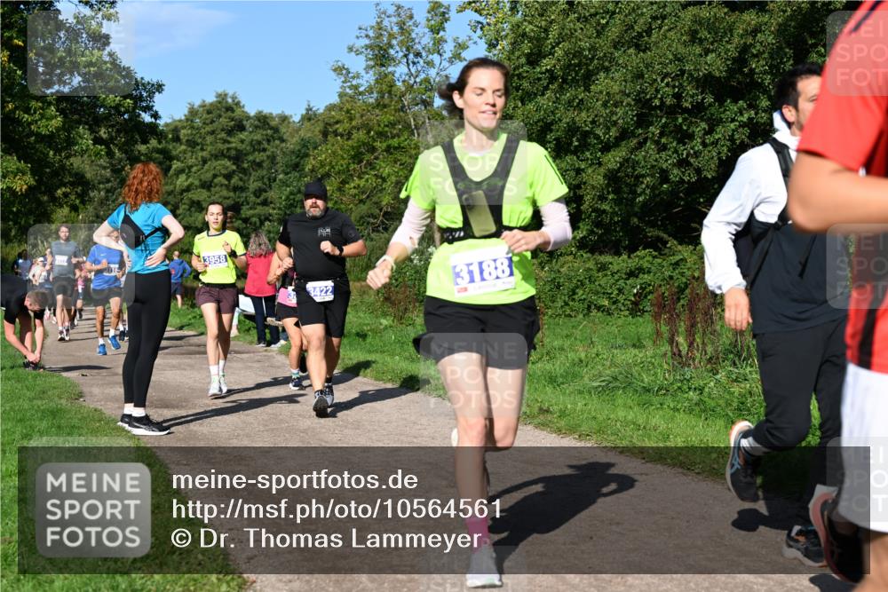 27.09.2026 - 35. Volkslauf durch das schöne Alstertal Dr. Thomas Lammeyer http://msf.ph/oto/10564561 27.09.2026 10:35:35 Laufen 3958, 32, 3422, 1827, 3188 meine-sportfotos.de