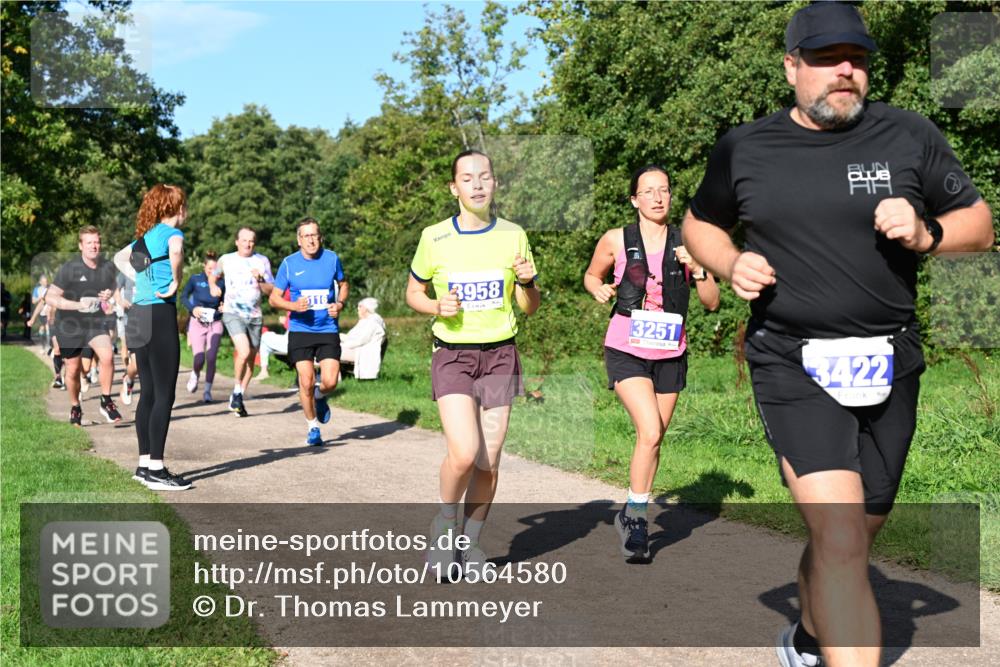 27.09.2026 - 35. Volkslauf durch das schöne Alstertal Dr. Thomas Lammeyer http://msf.ph/oto/10564580 27.09.2026 10:35:38 Laufen 116, 3958, 3251, 3422 meine-sportfotos.de