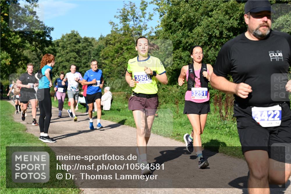 27.09.2026 - 35. Volkslauf durch das schöne Alstertal Dr. Thomas Lammeyer http://msf.ph/oto/10564581 27.09.2026 10:35:38 Laufen 3958, 3251, 3422 meine-sportfotos.de