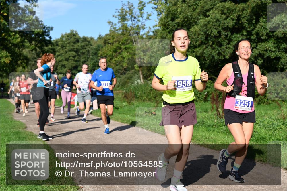 27.09.2026 - 35. Volkslauf durch das schöne Alstertal Dr. Thomas Lammeyer http://msf.ph/oto/10564585 27.09.2026 10:35:38 Laufen 110, 3958, 3251 meine-sportfotos.de