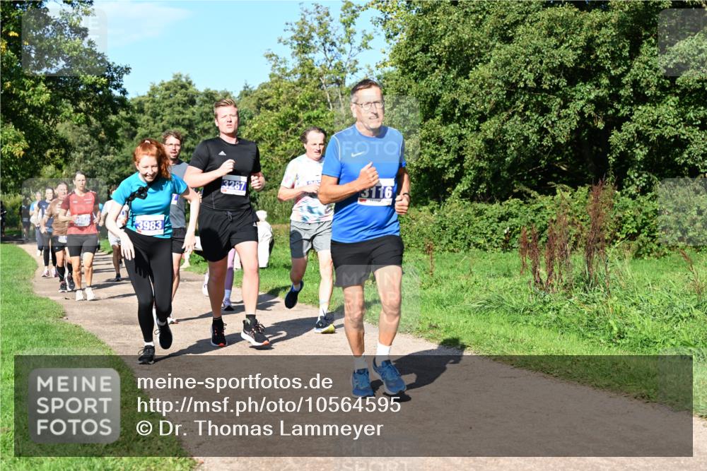 27.09.2026 - 35. Volkslauf durch das schöne Alstertal Dr. Thomas Lammeyer http://msf.ph/oto/10564595 27.09.2026 10:35:40 Laufen 3983, 3287, 3116 meine-sportfotos.de