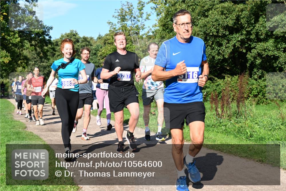 27.09.2026 - 35. Volkslauf durch das schöne Alstertal Dr. Thomas Lammeyer http://msf.ph/oto/10564600 27.09.2026 10:35:40 Laufen 3287, 3983, 348, 5116 meine-sportfotos.de