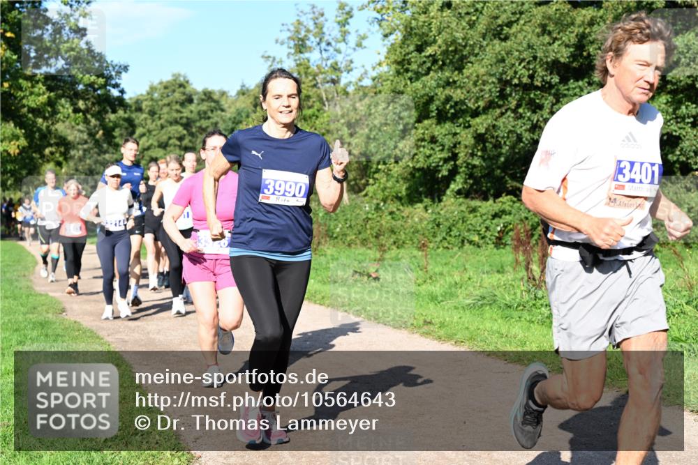27.09.2026 - 35. Volkslauf durch das schöne Alstertal Dr. Thomas Lammeyer http://msf.ph/oto/10564643 27.09.2026 10:35:47 Laufen 32145, 3990, 3401, 14 meine-sportfotos.de