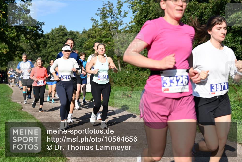 27.09.2026 - 35. Volkslauf durch das schöne Alstertal Dr. Thomas Lammeyer http://msf.ph/oto/10564656 27.09.2026 10:35:48 Laufen 3214, 3951, 3263, 3326, 2, 3971 meine-sportfotos.de