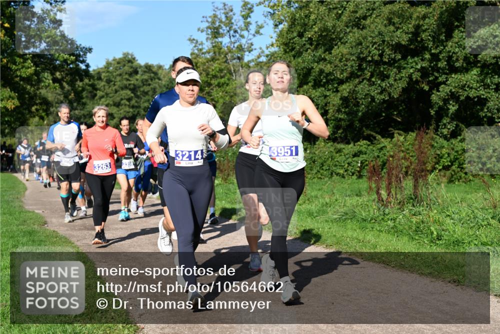 27.09.2026 - 35. Volkslauf durch das schöne Alstertal Dr. Thomas Lammeyer http://msf.ph/oto/10564662 27.09.2026 10:35:49 Laufen 3263, 3214, 3951, 3359 meine-sportfotos.de