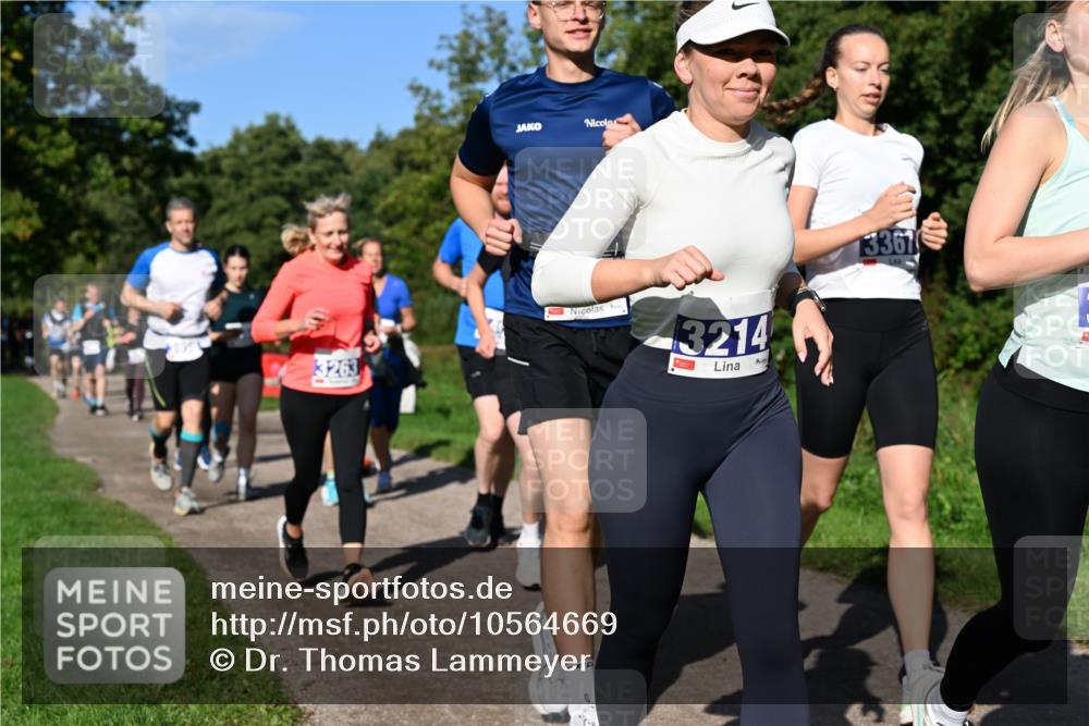 27.09.2026 - 35. Volkslauf durch das schöne Alstertal Dr. Thomas Lammeyer http://msf.ph/oto/10564669 27.09.2026 10:35:50 Laufen 3263, 3214, 3367 meine-sportfotos.de