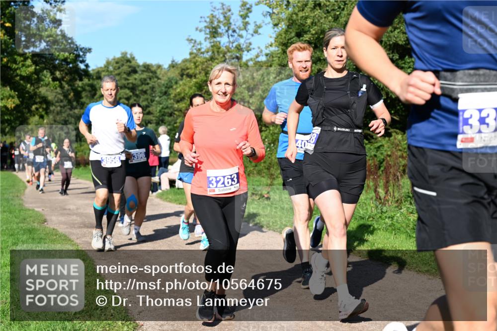 27.09.2026 - 35. Volkslauf durch das schöne Alstertal Dr. Thomas Lammeyer http://msf.ph/oto/10564675 27.09.2026 10:35:51 Laufen 3956, 396, 3263, 133 meine-sportfotos.de