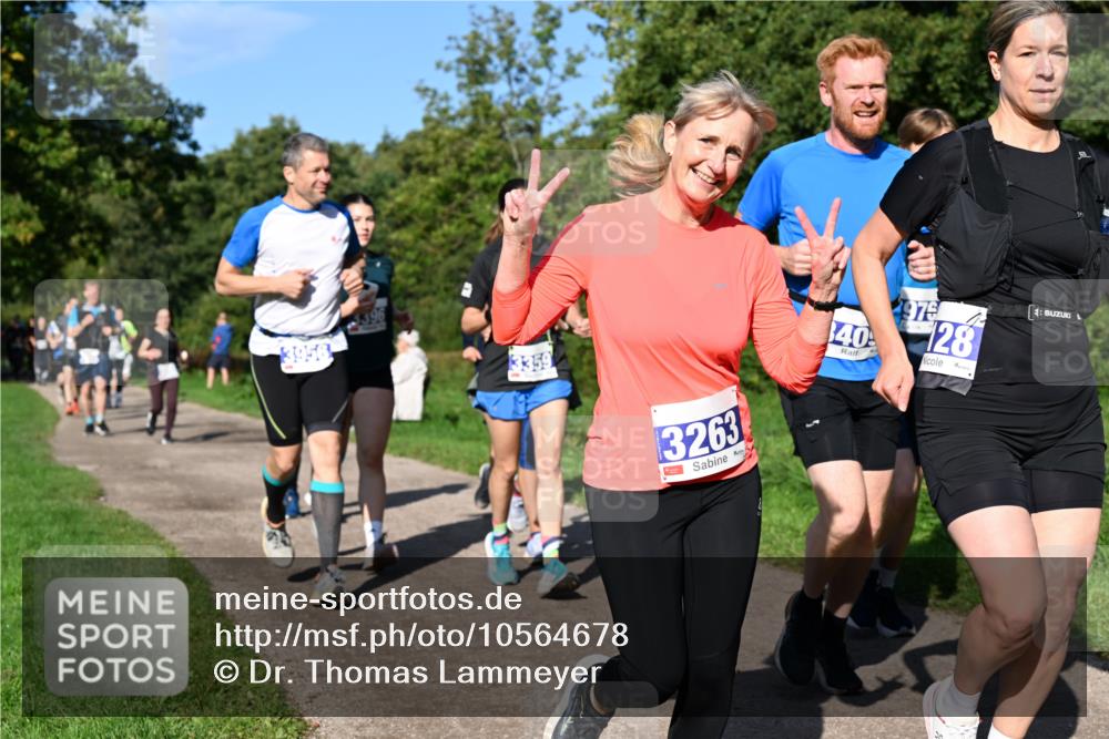 27.09.2026 - 35. Volkslauf durch das schöne Alstertal Dr. Thomas Lammeyer http://msf.ph/oto/10564678 27.09.2026 10:35:52 Laufen 3956, 3359, 3263, 40, 9764, 128 meine-sportfotos.de