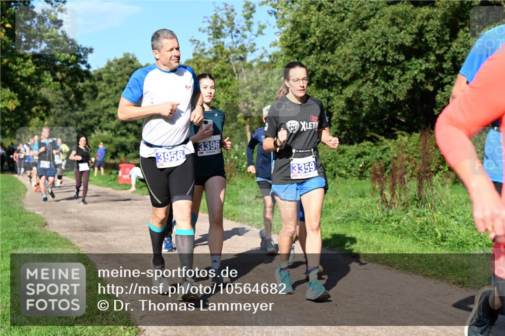 27.09.2026 - 35. Volkslauf durch das schöne Alstertal Dr. Thomas Lammeyer http://msf.ph/oto/10564682 27.09.2026 10:35:52 Laufen 3956, 3396, 3359 meine-sportfotos.de