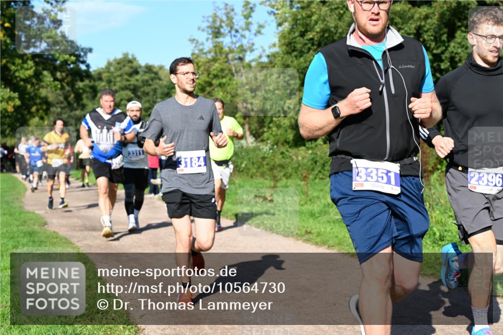 27.09.2026 - 35. Volkslauf durch das schöne Alstertal Dr. Thomas Lammeyer http://msf.ph/oto/10564730 27.09.2026 10:35:59 Laufen 3184, 3351, 2396 meine-sportfotos.de