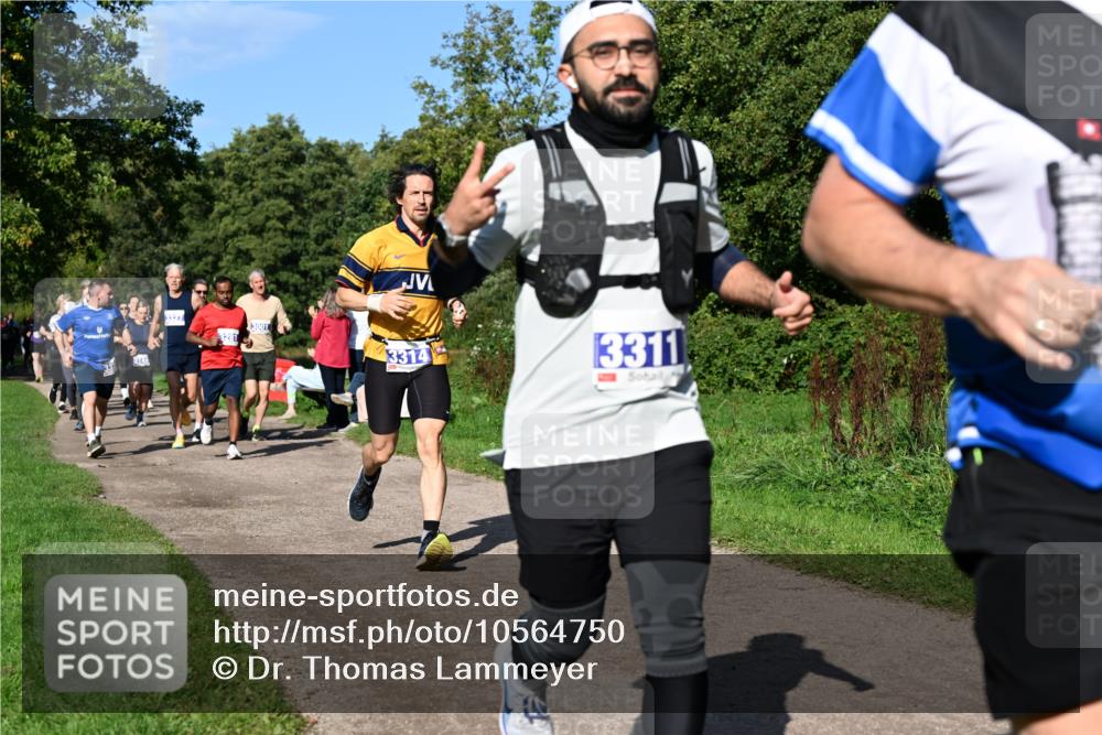 27.09.2026 - 35. Volkslauf durch das schöne Alstertal Dr. Thomas Lammeyer http://msf.ph/oto/10564750 27.09.2026 10:36:03 Laufen 3327, 3281, 3001, 3314, 3311 meine-sportfotos.de