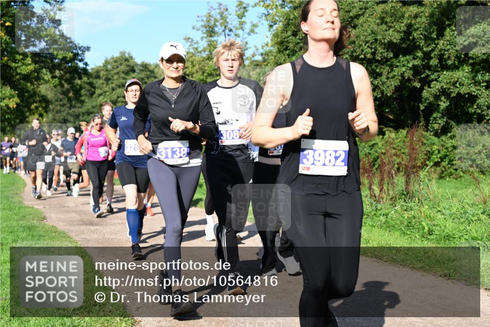 27.09.2026 - 35. Volkslauf durch das schöne Alstertal Dr. Thomas Lammeyer http://msf.ph/oto/10564816 27.09.2026 10:36:12 Laufen 3138, 3082, 3982 meine-sportfotos.de