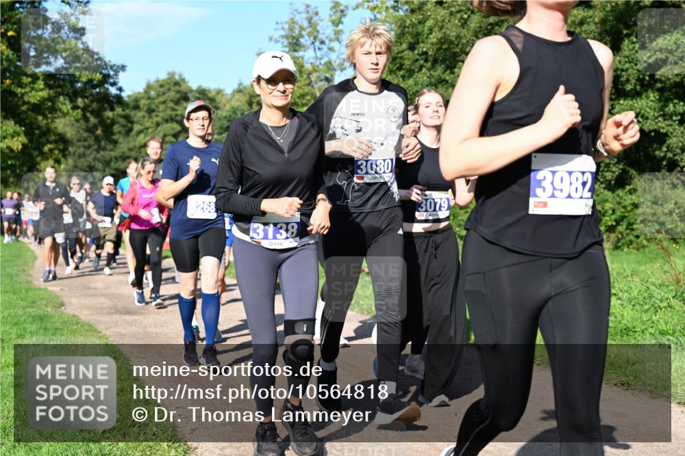 27.09.2026 - 35. Volkslauf durch das schöne Alstertal Dr. Thomas Lammeyer http://msf.ph/oto/10564818 27.09.2026 10:36:12 Laufen 268, 3138, 3080, 3079, 3982 meine-sportfotos.de