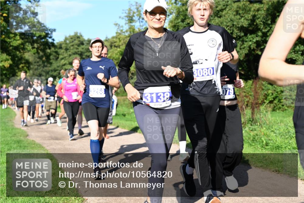 27.09.2026 - 35. Volkslauf durch das schöne Alstertal Dr. Thomas Lammeyer http://msf.ph/oto/10564820 27.09.2026 10:36:13 Laufen 3268, 3138, 3080, 079 meine-sportfotos.de