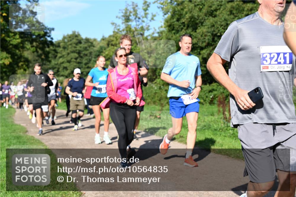 27.09.2026 - 35. Volkslauf durch das schöne Alstertal Dr. Thomas Lammeyer http://msf.ph/oto/10564835 27.09.2026 10:36:15 Laufen 3241 meine-sportfotos.de