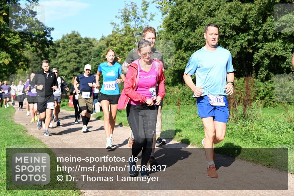 27.09.2026 - 35. Volkslauf durch das schöne Alstertal Dr. Thomas Lammeyer http://msf.ph/oto/10564837 27.09.2026 10:36:15 Laufen 117, 3124, 3078 meine-sportfotos.de