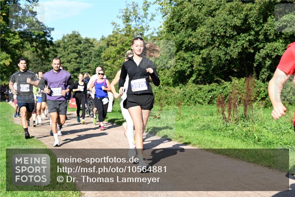 27.09.2026 - 35. Volkslauf durch das schöne Alstertal Dr. Thomas Lammeyer http://msf.ph/oto/10564881 27.09.2026 10:36:22 Laufen 3967, 3975 meine-sportfotos.de