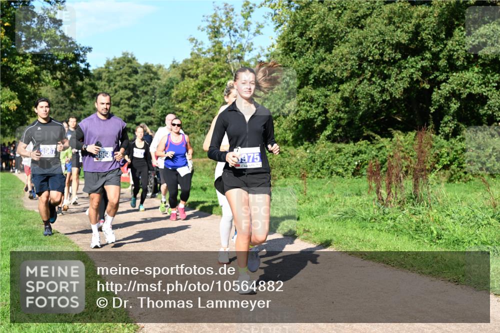 27.09.2026 - 35. Volkslauf durch das schöne Alstertal Dr. Thomas Lammeyer http://msf.ph/oto/10564882 27.09.2026 10:36:22 Laufen 3967, 3966, 975 meine-sportfotos.de