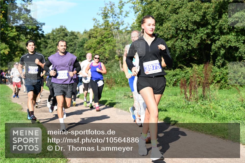 27.09.2026 - 35. Volkslauf durch das schöne Alstertal Dr. Thomas Lammeyer http://msf.ph/oto/10564886 27.09.2026 10:36:23 Laufen 3967, 9968, 3975 meine-sportfotos.de