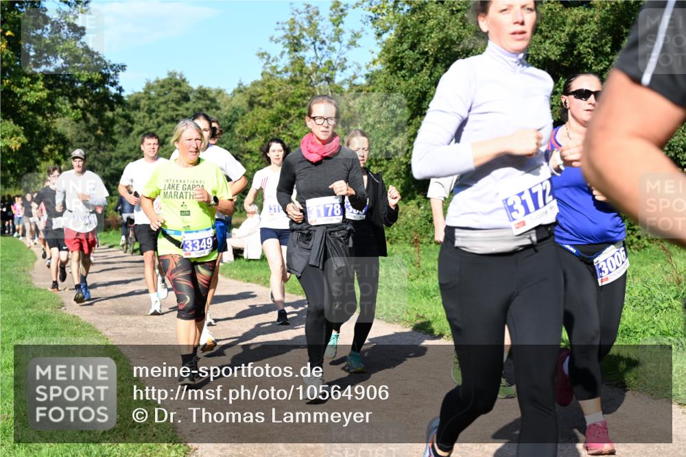 27.09.2026 - 35. Volkslauf durch das schöne Alstertal Dr. Thomas Lammeyer http://msf.ph/oto/10564906 27.09.2026 10:36:26 Laufen 8350, 3349, 3, 3178, 3172, 3006 meine-sportfotos.de