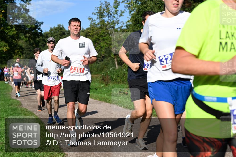 27.09.2026 - 35. Volkslauf durch das schöne Alstertal Dr. Thomas Lammeyer http://msf.ph/oto/10564921 27.09.2026 10:36:28 Laufen 2301, 336, 3350, 33, 42, 32 meine-sportfotos.de