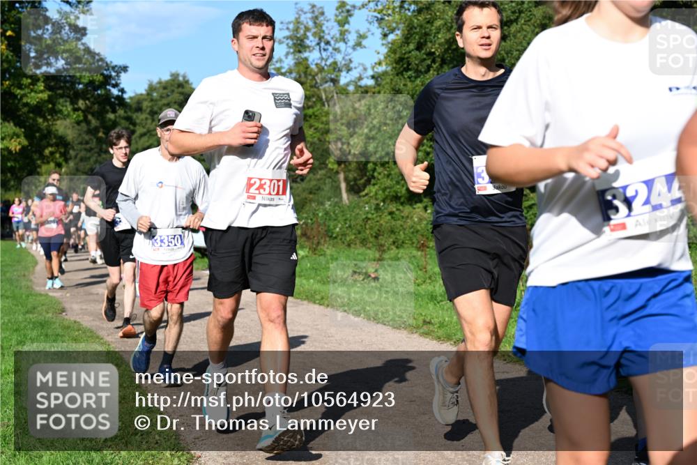 27.09.2026 - 35. Volkslauf durch das schöne Alstertal Dr. Thomas Lammeyer http://msf.ph/oto/10564923 27.09.2026 10:36:28 Laufen 3350, 2301, 3244 meine-sportfotos.de
