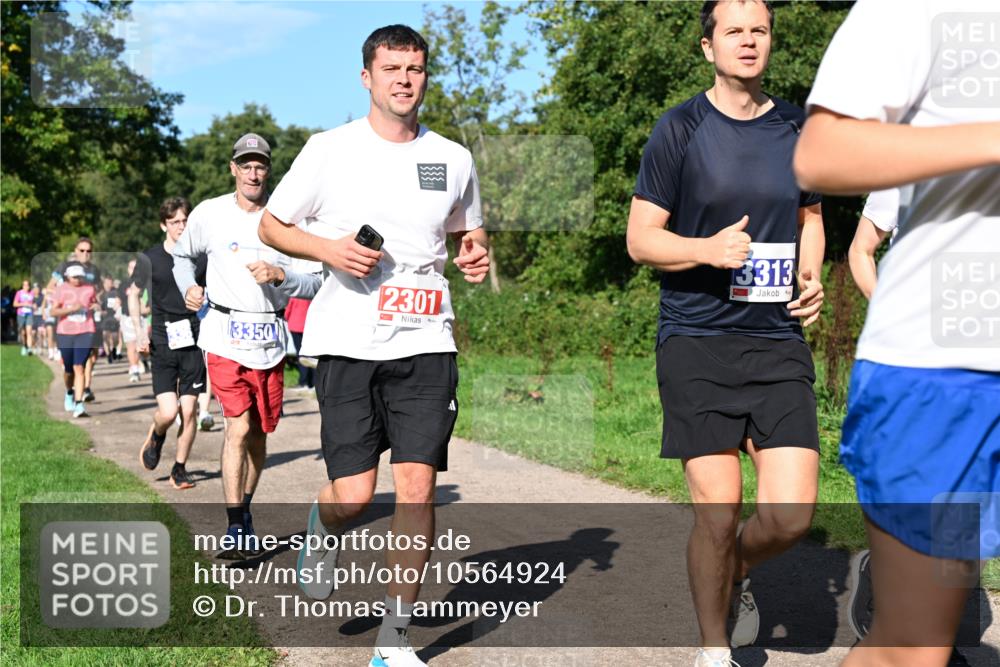 27.09.2026 - 35. Volkslauf durch das schöne Alstertal Dr. Thomas Lammeyer http://msf.ph/oto/10564924 27.09.2026 10:36:28 Laufen 3350, 2301, 3313 meine-sportfotos.de