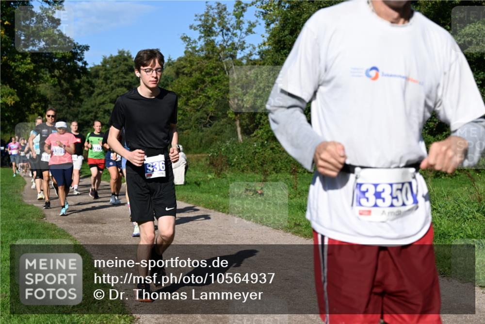 27.09.2026 - 35. Volkslauf durch das schöne Alstertal Dr. Thomas Lammeyer http://msf.ph/oto/10564937 27.09.2026 10:36:30 Laufen 3301, 936, 3350 meine-sportfotos.de