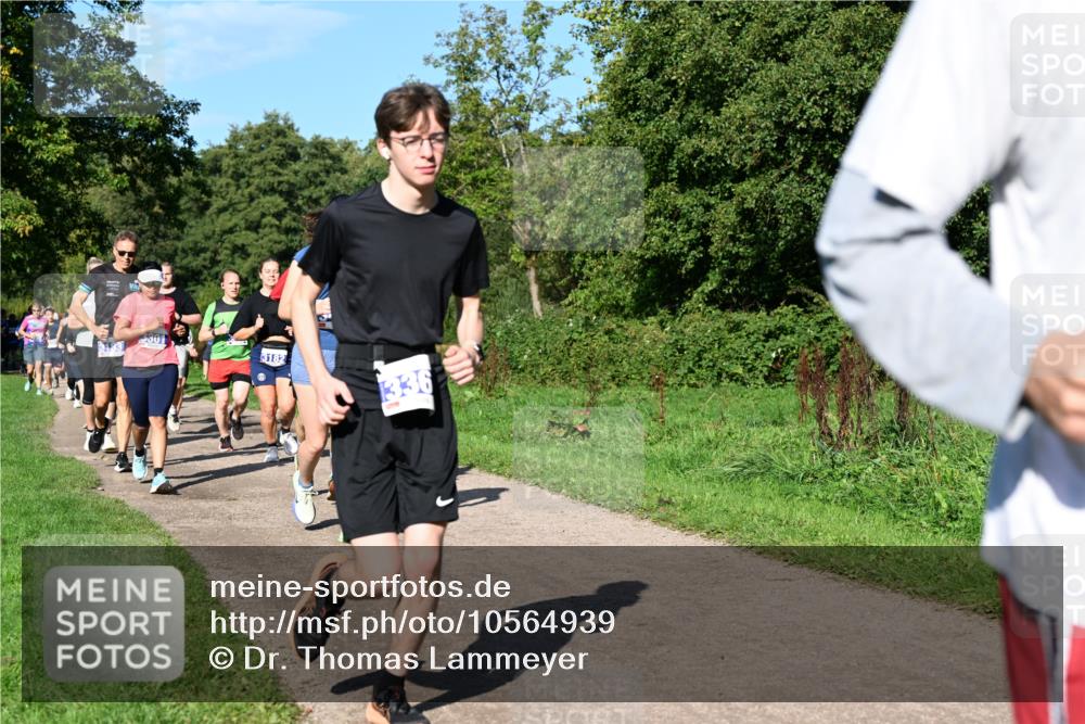 27.09.2026 - 35. Volkslauf durch das schöne Alstertal Dr. Thomas Lammeyer http://msf.ph/oto/10564939 27.09.2026 10:36:31 Laufen 301, 3182, 336 meine-sportfotos.de