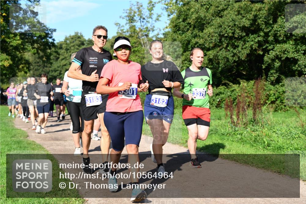 27.09.2026 - 35. Volkslauf durch das schöne Alstertal Dr. Thomas Lammeyer http://msf.ph/oto/10564964 27.09.2026 10:36:34 Laufen 3183, 301, 3379, 3182 meine-sportfotos.de
