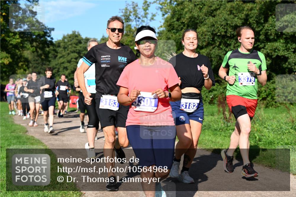 27.09.2026 - 35. Volkslauf durch das schöne Alstertal Dr. Thomas Lammeyer http://msf.ph/oto/10564968 27.09.2026 10:36:35 Laufen 3183, 3301, 3182, 379 meine-sportfotos.de