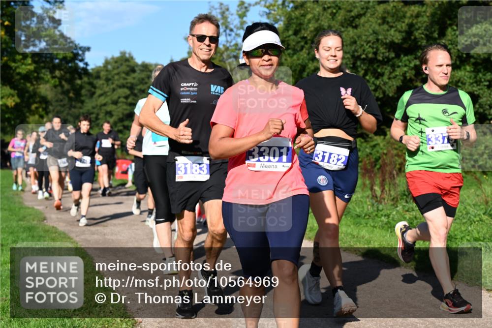 27.09.2026 - 35. Volkslauf durch das schöne Alstertal Dr. Thomas Lammeyer http://msf.ph/oto/10564969 27.09.2026 10:36:35 Laufen 3183, 3301, 3182, 3375 meine-sportfotos.de